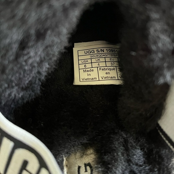 UGG Fluff Yeah Slide Sandal Slippers - 6 - Picture 10 of 13